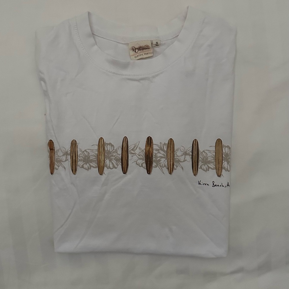 Kira Beach T shirt size small
